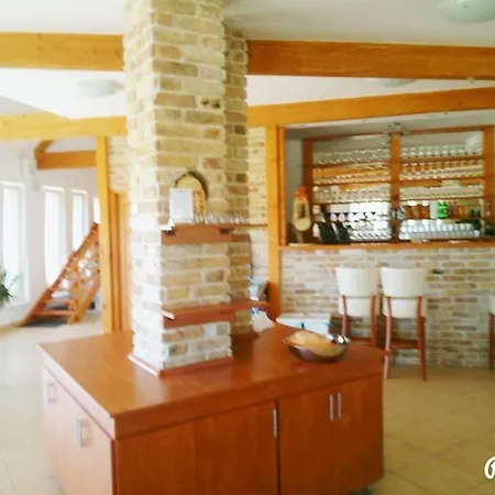 Apartment Kaboka Lovastanya