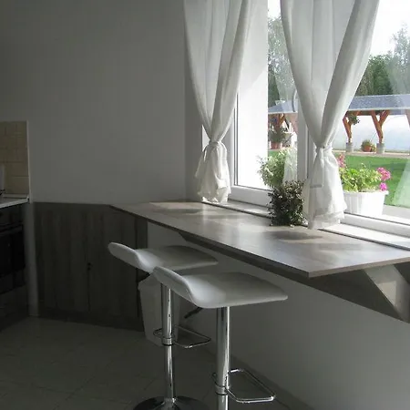 Apartment Kaboka Lovastanya Enying